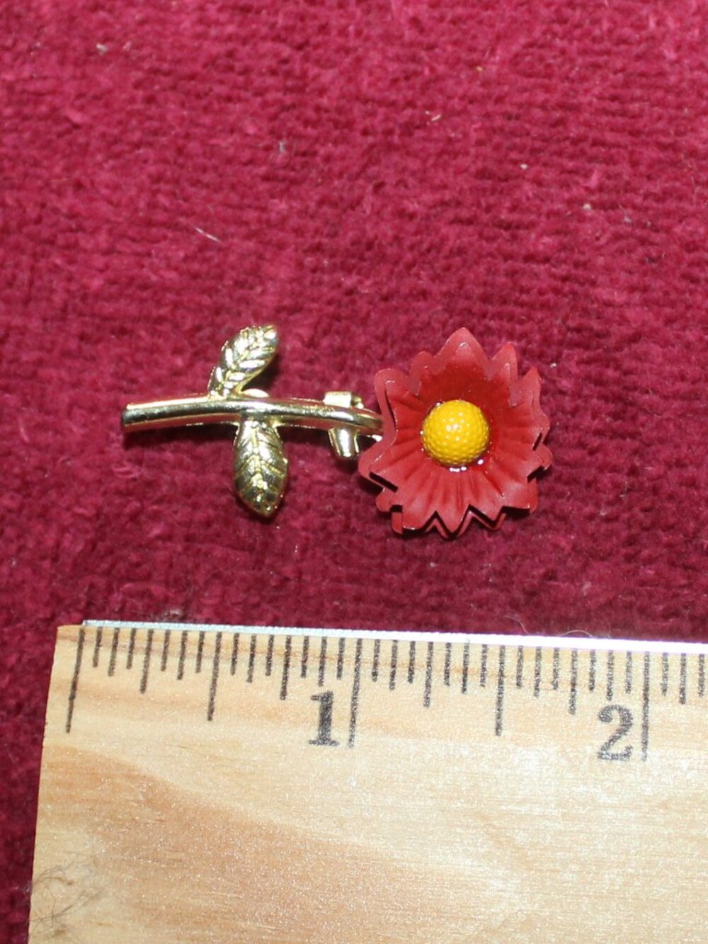 Vintage gold-tone dark red flower pin brooch w/yellow center, small gold leaves